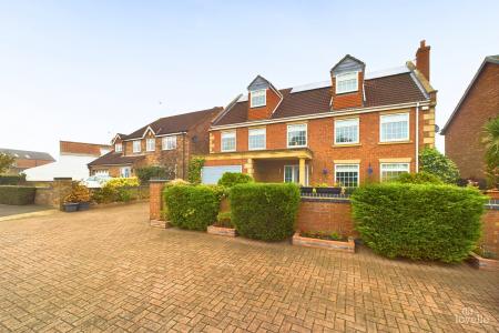 5 bedroom Detached house for sale in Ferry Road East, Barrow-upon-Humber, North Lincolnshire, DN19