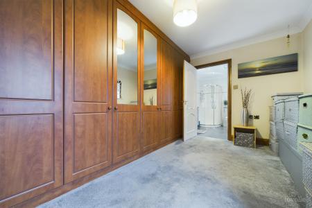 5 bedroom Detached house for sale in Ferry Road East, Barrow-upon-Humber, North Lincolnshire, DN19