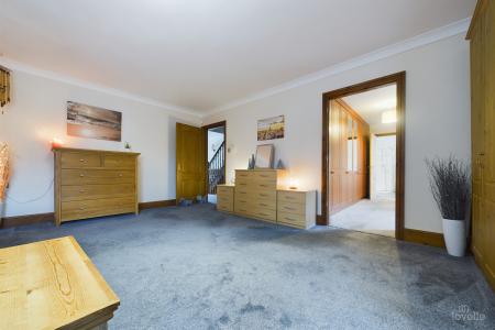 5 bedroom Detached house for sale in Ferry Road East, Barrow-upon-Humber, North Lincolnshire, DN19