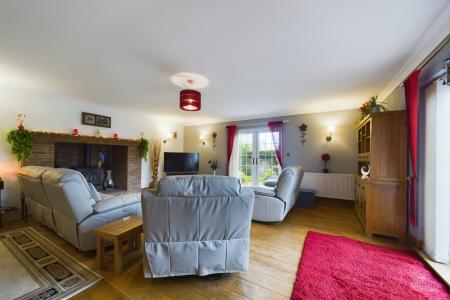 5 bedroom Detached house for sale in Ferry Road East, Barrow-upon-Humber, North Lincolnshire, DN19