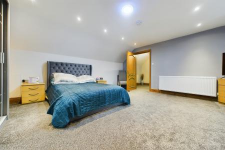 5 bedroom Detached house for sale in Ferry Road East, Barrow-upon-Humber, North Lincolnshire, DN19