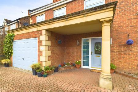 5 bedroom Detached house for sale in Ferry Road East, Barrow-upon-Humber, North Lincolnshire, DN19