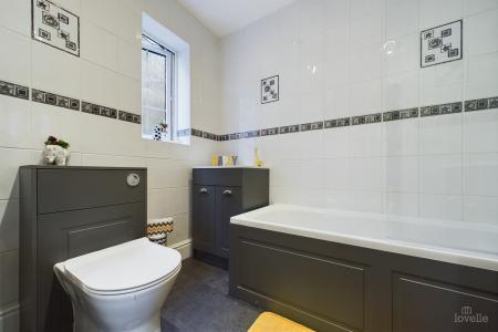 5 bedroom Detached house for sale in Ferry Road East, Barrow-upon-Humber, North Lincolnshire, DN19