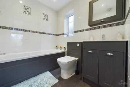 5 bedroom Detached house for sale in Ferry Road East, Barrow-upon-Humber, North Lincolnshire, DN19