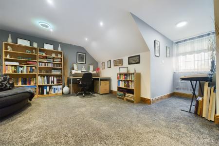 5 bedroom Detached house for sale in Ferry Road East, Barrow-upon-Humber, North Lincolnshire, DN19