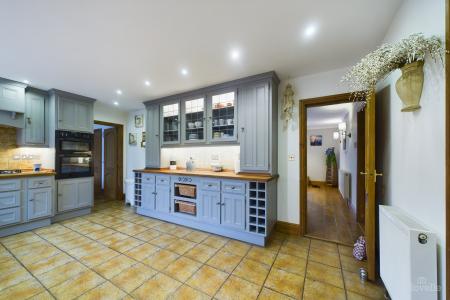 5 bedroom Detached house for sale in Ferry Road East, Barrow-upon-Humber, North Lincolnshire, DN19