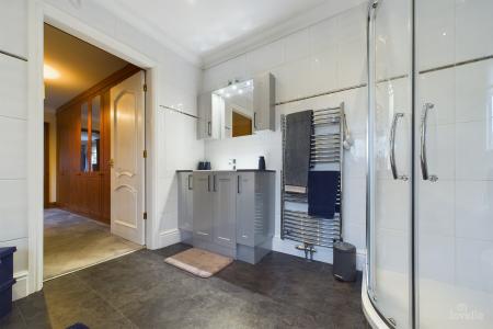 5 bedroom Detached house for sale in Ferry Road East, Barrow-upon-Humber, North Lincolnshire, DN19