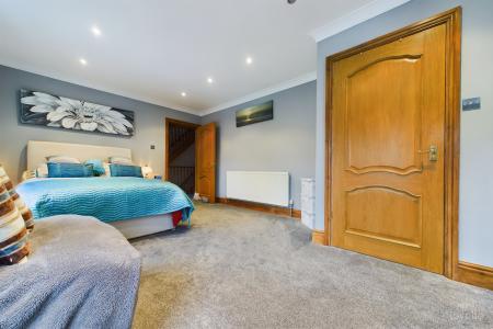 5 bedroom Detached house for sale in Ferry Road East, Barrow-upon-Humber, North Lincolnshire, DN19