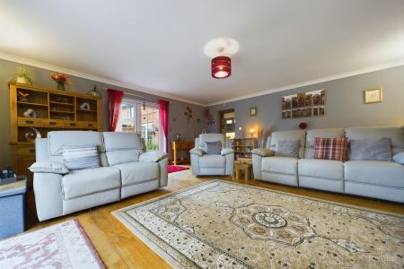 5 bedroom Detached house for sale in Ferry Road East, Barrow-upon-Humber, North Lincolnshire, DN19