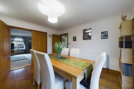 5 bedroom Detached house for sale in Ferry Road East, Barrow-upon-Humber, North Lincolnshire, DN19