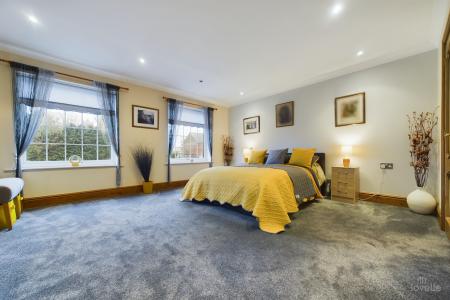 5 bedroom Detached house for sale in Ferry Road East, Barrow-upon-Humber, North Lincolnshire, DN19