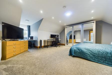 5 bedroom Detached house for sale in Ferry Road East, Barrow-upon-Humber, North Lincolnshire, DN19