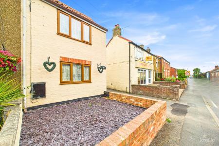 3 bedroom Semi-detached house for sale in High Street, Ulceby, North Lincolnshire, DN39