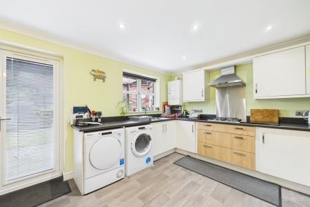 4 bedroom Semi-detached house for sale in Canberra View, Barton-upon-Humber, North Lincolnshire, DN18