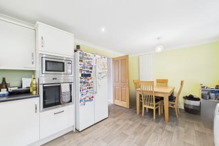 4 bedroom Semi-detached house for sale in Canberra View, Barton-upon-Humber, North Lincolnshire, DN18