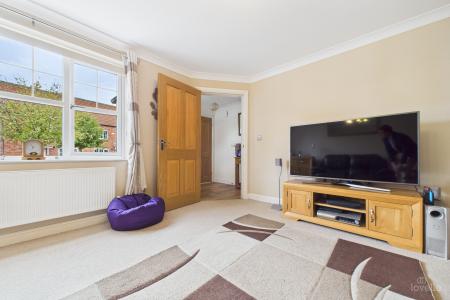 4 bedroom Semi-detached house for sale in Canberra View, Barton-upon-Humber, North Lincolnshire, DN18