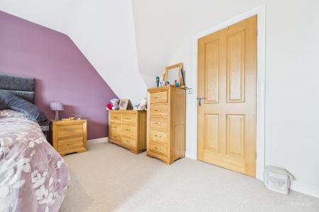 4 bedroom Semi-detached house for sale in Canberra View, Barton-upon-Humber, North Lincolnshire, DN18