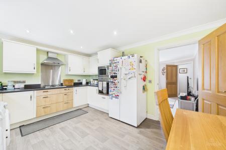 4 bedroom Semi-detached house for sale in Canberra View, Barton-upon-Humber, North Lincolnshire, DN18