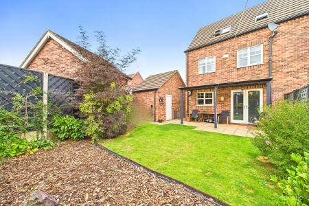 4 bedroom Semi-detached house for sale in Canberra View, Barton-upon-Humber, North Lincolnshire, DN18