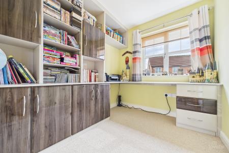 4 bedroom Semi-detached house for sale in Canberra View, Barton-upon-Humber, North Lincolnshire, DN18