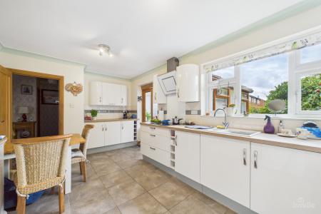 3 bedroom Detached bungalow for sale in Station Road, Ulceby, North Lincolnshire, DN39