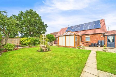 3 bedroom Detached bungalow for sale in Station Road, Ulceby, North Lincolnshire, DN39
