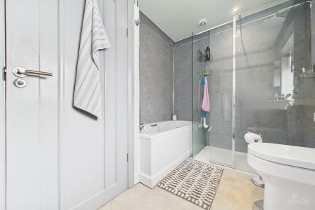 3 bedroom Detached bungalow for sale in Station Road, Ulceby, North Lincolnshire, DN39