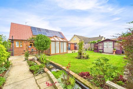3 bedroom Detached bungalow for sale in Station Road, Ulceby, North Lincolnshire, DN39