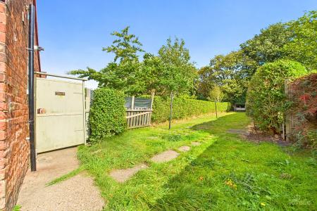 2 bedroom End of terrace house for sale in Chapel Street, Goxhill, North Lincolnshire, DN19