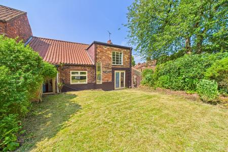 2 bedroom End of terrace house for sale in Whitecross Street, Barton-upon-Humber, North Lincolnshire, DN18