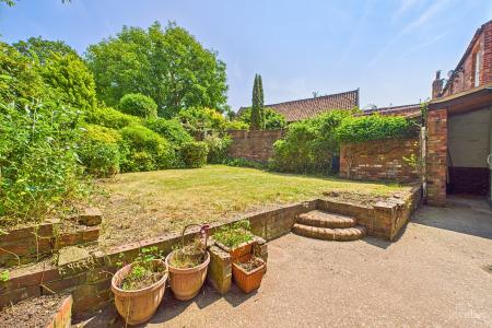 2 bedroom End of terrace house for sale in Whitecross Street, Barton-upon-Humber, North Lincolnshire, DN18