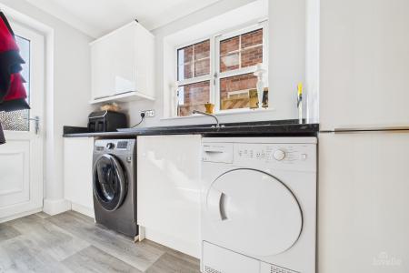 6 bedroom Detached house for sale in Huntsman Close, Goxhill, North Lincolnshire, DN19