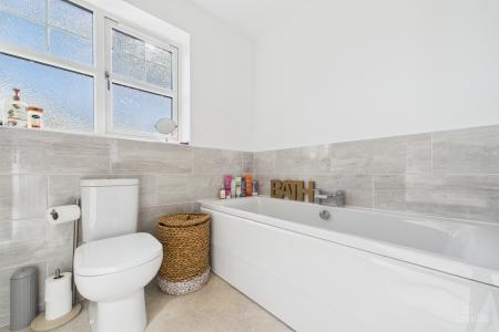 6 bedroom Detached house for sale in Huntsman Close, Goxhill, North Lincolnshire, DN19