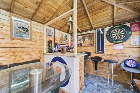 6 bedroom Detached house for sale in Huntsman Close, Goxhill, North Lincolnshire, DN19