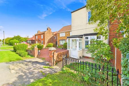 2 bedroom End of terrace house for sale in Pasture Road, Barton-upon-Humber, North Lincolnshire, DN18