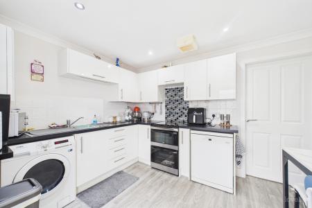 2 bedroom Semi-detached house for sale in Burgon Crescent, Winterton, North Lincolnshire, DN15
