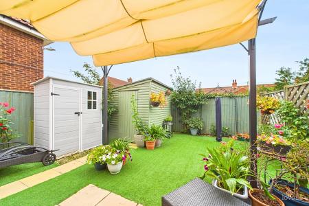 2 bedroom Semi-detached house for sale in Burgon Crescent, Winterton, North Lincolnshire, DN15
