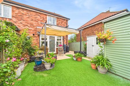 2 bedroom Semi-detached house for sale in Burgon Crescent, Winterton, North Lincolnshire, DN15