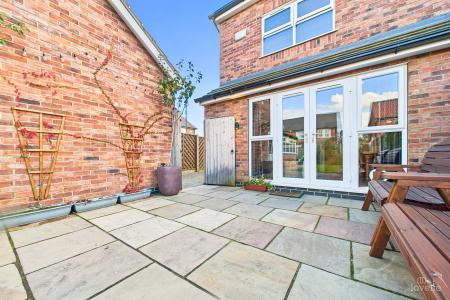 3 bedroom Semi-detached house for sale in Minerva Walk, Barton-upon-Humber, North Lincolnshire, DN18