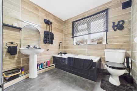 3 bedroom Detached house for sale in Overton Court, Barton-upon-Humber, North Lincolnshire, DN18