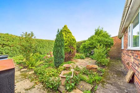 2 bedroom Detached bungalow for sale in Hawthorn Gate, Barton-upon-Humber, North Lincolnshire, DN18