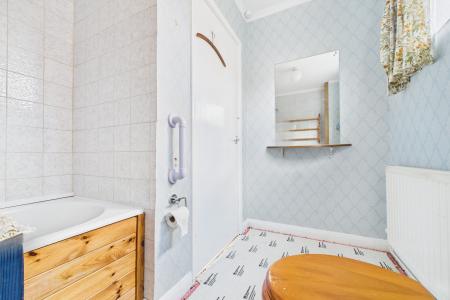 2 bedroom Detached bungalow for sale in Hawthorn Gate, Barton-upon-Humber, North Lincolnshire, DN18