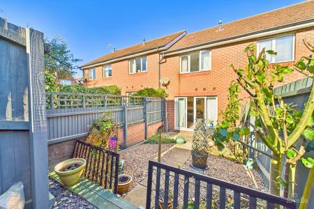 2 bedroom Terraced House for sale in Clipson Crest, Barton-upon-Humber, North Lincolnshire, DN18