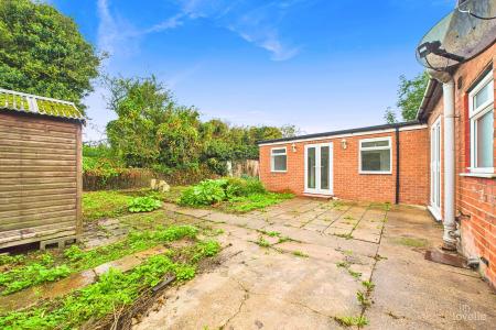 3 bedroom Detached bungalow for sale in Sluice Road, South Ferriby, North Lincolnshire, DN18
