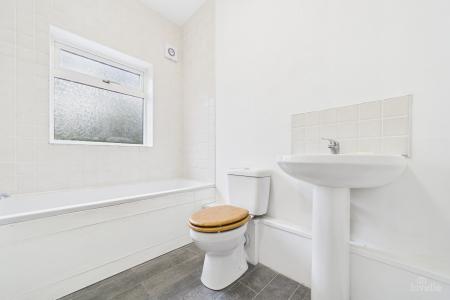 3 bedroom Detached bungalow for sale in Sluice Road, South Ferriby, North Lincolnshire, DN18