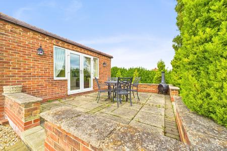 2 bedroom Detached bungalow for sale in Soff Lane, Goxhill, North Lincolnshire, DN19