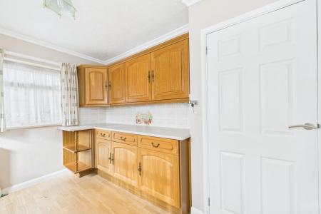 2 bedroom Semi-detached bungalow for sale in Cross Street, Barrow-upon-Humber, North Lincolnshire, DN19