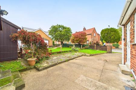 2 bedroom Semi-detached bungalow for sale in Cross Street, Barrow-upon-Humber, North Lincolnshire, DN19