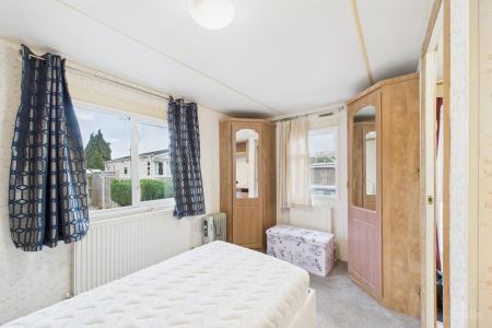 1 bedroom Park home for sale in Barton Broads Park, Maltkiln Road, Barton-upon-Humber, North Lincolnshire, DN18