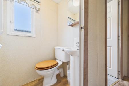 1 bedroom Park home for sale in Barton Broads Park, Maltkiln Road, Barton-upon-Humber, North Lincolnshire, DN18